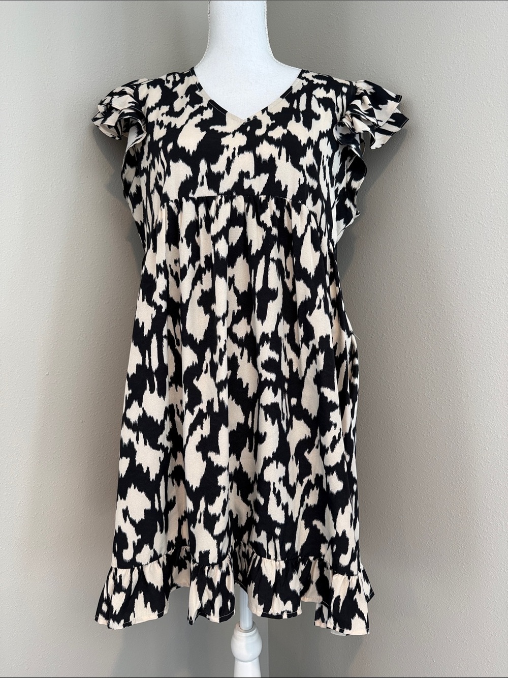 JODIFL | Abstract Ruffle-Sleeve Mini Dress | Black & Cream | Medium